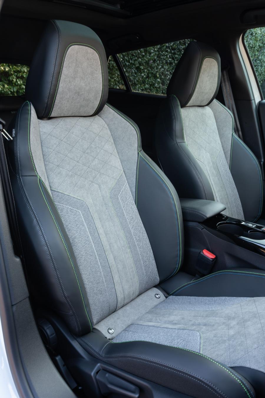 Интерьер Peugeot e-2008 GT (Digital White) 2019 года  (WW) (фото 100 из 119)